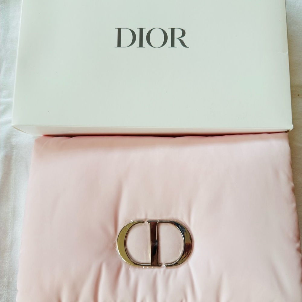 Dior soft pink pillowy flap bag with silver CD, mini lippie, and mascara set NIB - Picture 5 of 8